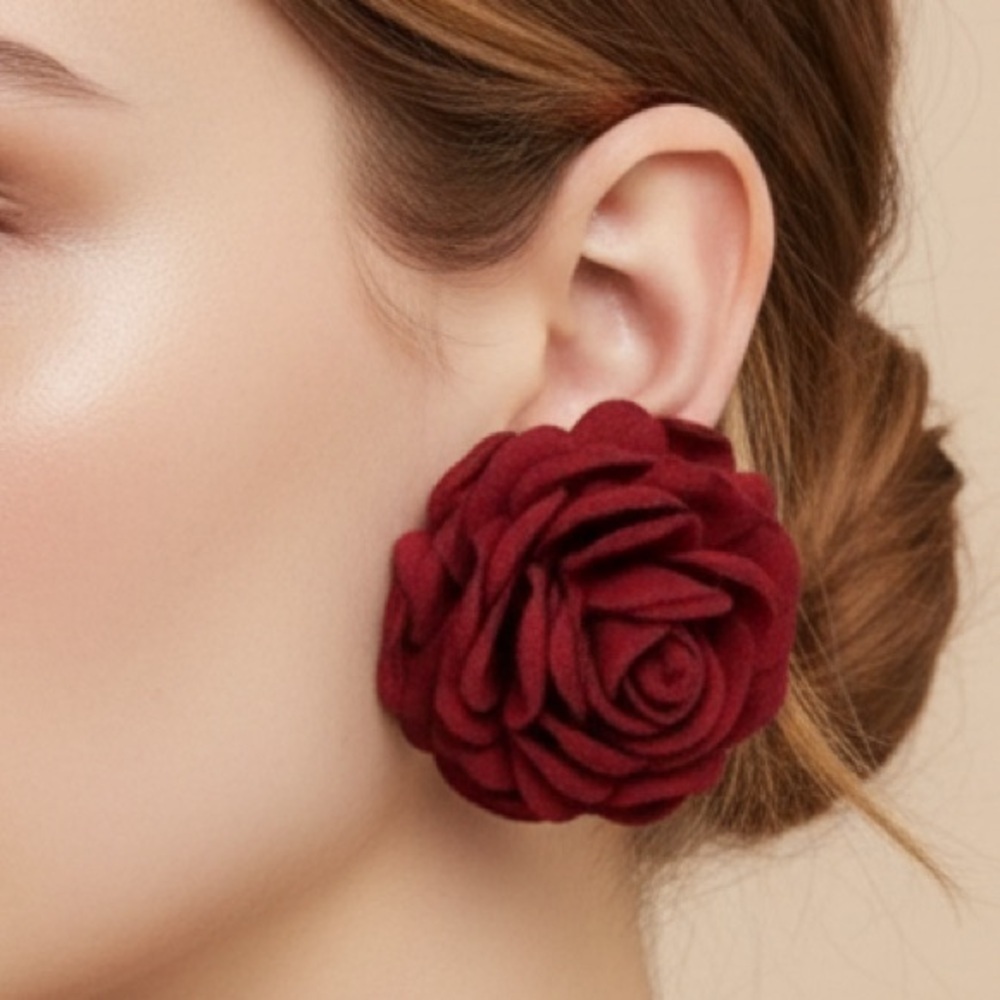 😍2/$20 NEW Red Rosebud Fabric Earrings